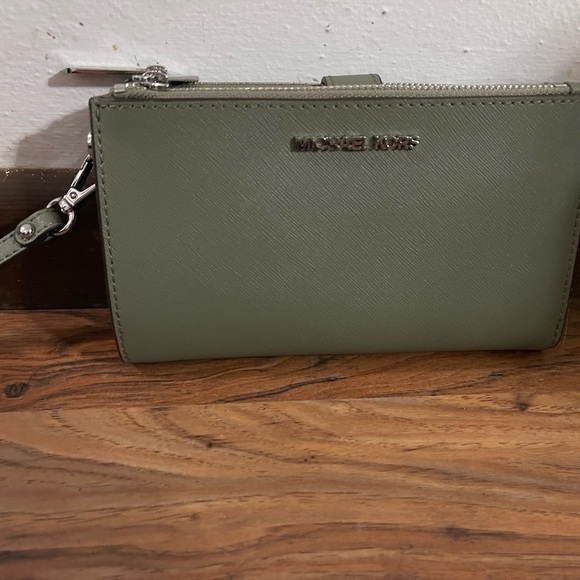 Michael Kors Double Zipper Wallet Army Green - Picture 2 of 5